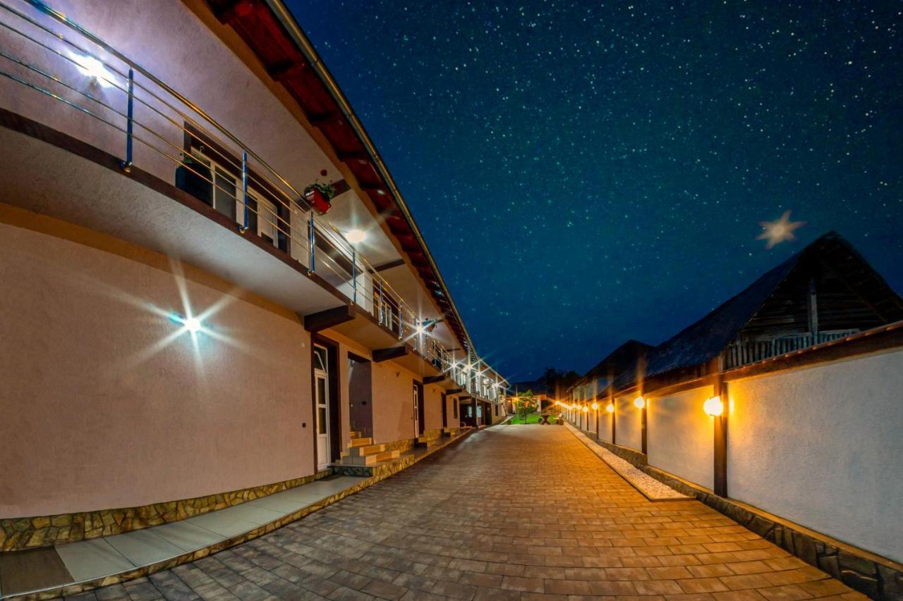 Casa Alex Hotel Novaci-Straini Exterior photo
